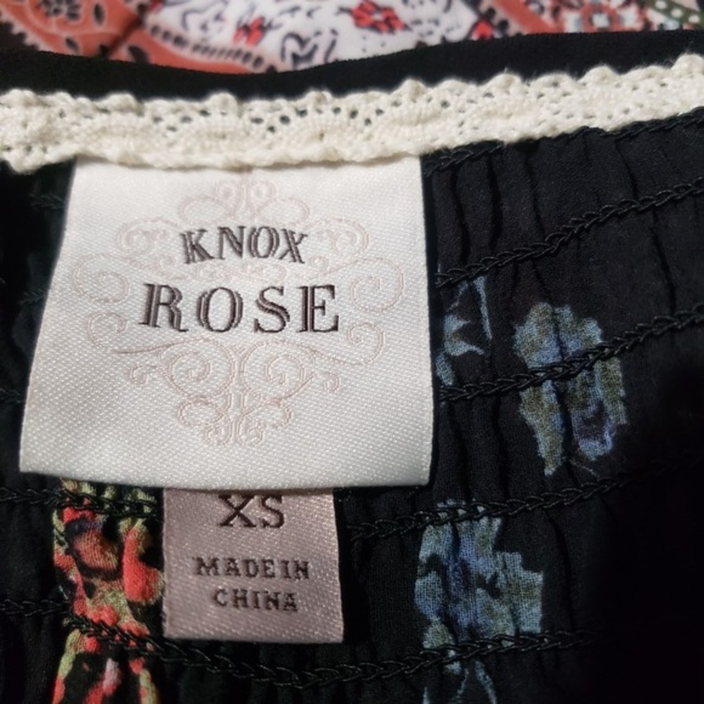 Knox Rose Semi Sheer Boho Blouse Women's XS Floral 3/4 Sleeve Smocked Neckline - Picture 6 of 9